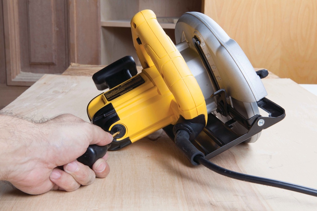 Dewalt Sierra Circular 7-1/4"- 1,400W 5,500 RPM